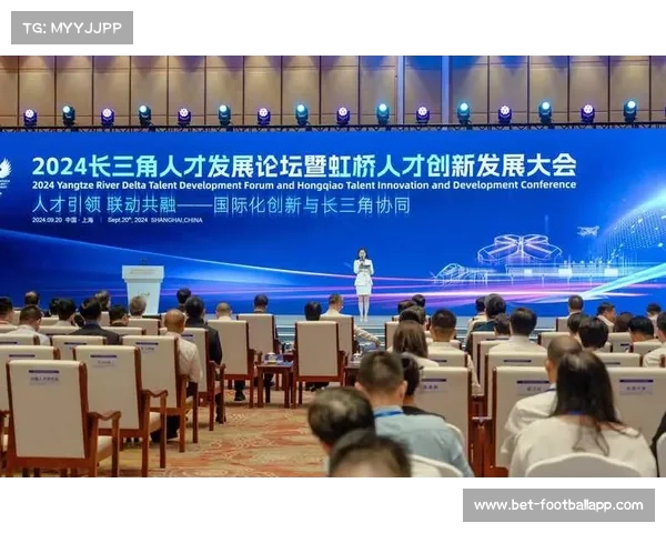 足球解说员培养计划正式启动 助力行业人才发展与创新 足球解说员培养计划正式启动 助力行业人才发展与创新